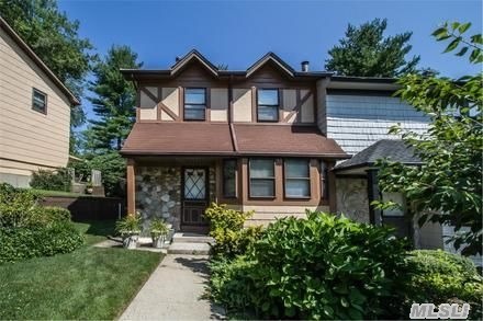 Bight, Spacious Corner Unit, 3 Full Bedrooms, 2.5 Updated Baths, Lr W/Fireplace. Great Location, Full Bsment. New Hw Heater. Community Pool & Tennis Court. Syosset Schools. Close To All Shopping.