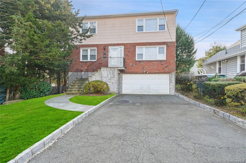 Single Family in Yonkers - Edgewood  Westchester, NY 10704