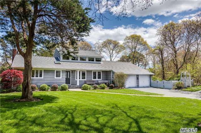 Renovated Hamptons Retreat Features 1814 Sf With Great Entertaining Spaces Inside & Out. Contemporary Home Features 3 Bedrooms, 4 Full Baths (2 W/Steam Showers, 3 W/High Ceilings & Skylights), High-Tech Digital Apps For Monitoring/Operating All Indoor/Outdoor Mechanical, Recreational And Security Systems. Custom Kitchen, Screened-In Porch, Heated Pool. Close To Ocean Beach