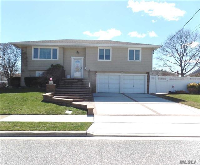 Expanded Hi Ranch In Massapequa Shores. Great Curb Appeal. New Paver Walk & Stoop. Pvc Fenced. 2 Car Att Garage. Ent Foyer, Lr, Fdr, Eik & Extension W/Composite Flrs, Mbrm With 1/2 Bath, 2 Addt&rsquo;l Bdrms & Full Bath. Lower Level Fam Rm, Lg Bdrm, Full Bath, Laundry, 5th Bdrm/Home Office. Igs, Cvac, Close To Florence Beach. Flood Zone X -No Flood Insurance Required By Fema