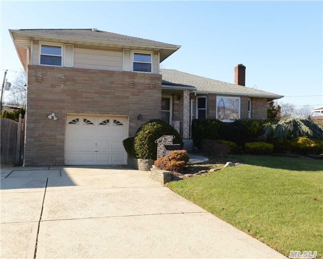 Expanded Split Level, Large Living Room, Fdr, Spacious Eik, Mstr Br With Walk In Closet And Full Bath, Two Additional Bedrooms, With Full Bath. Large Den Extension With 3rd Bath. Full Finished Basement, Atached Garage, Igs.