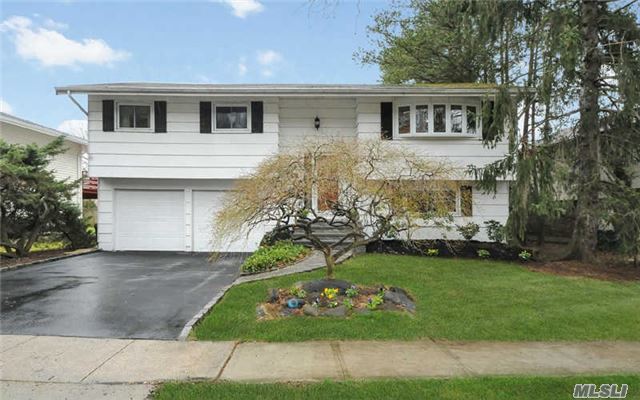 Classic Soundview Hi Ranch In Great Location Features A Large Lr, Dr, Modern Kit That Leads To A Deck, The Br Wing Includes A Lrg Mbr, Mbth W/2 Add Brs & Fbth, Lower Level Has Large Fam Rm, 4th Br, 1/2 Bth, Laundry And Door To Private Backyard.