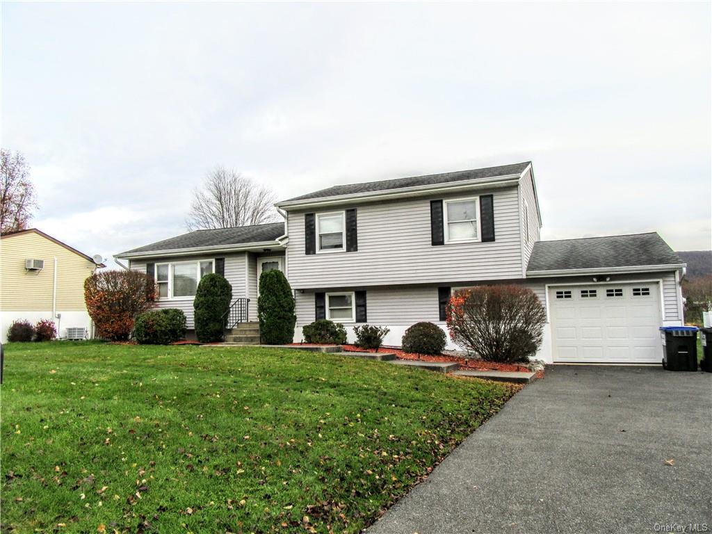 Single Family in Blooming Grove - Winchester  Orange, NY 10992