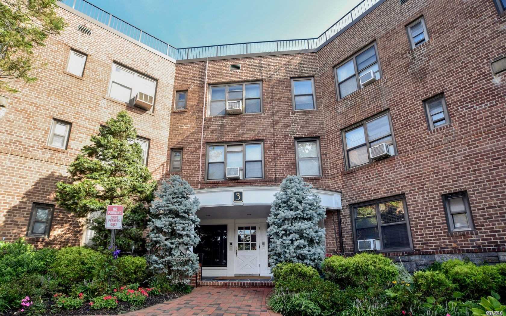 Great Neck 1 Bedroom Co-Op You&rsquo;ve Been Waiting For With A Low Price + Low Monthly / Conveniently Located Near The Lirr + Shopping This Quaint Development Is Nested Quietly Near All The Action / Owner Must Purchase, Pay Monthly + Live In Apartment / Immediate Inner Circle, Municipal + Street Parking / Gn South