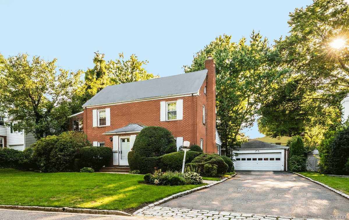 Estate Sale. Low Taxes!! Elegant All Brick Center Hall Colonial On Quite Street. Sizable Rooms With Great Flow. Large Eat-In-Kitchen Leads To Tremendous Family Room. Both Open To Fabulous Private Big Backyard. All Gas House With Cac, Etc. Near Allenwood Park And Transportation.