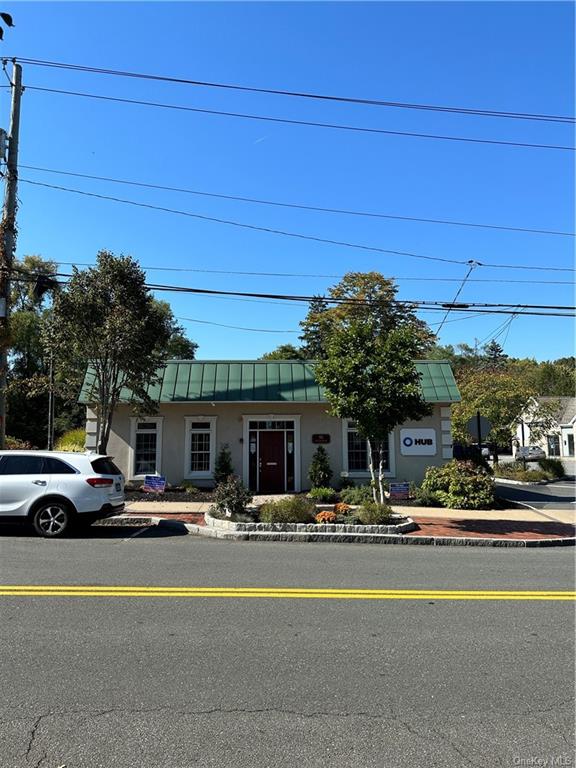 Commercial Lease in Clarkstown - South Main  Rockland, NY 10956
