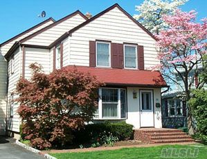 Charming Col,Great Curb Appeal,Fdr,Lr,Eik W/Ss Appl,Lg Fr Featured On Jane Pauley Show,New Slider Dr& Hw Flrs,3 Br,2.5 Bth,Master Suite W/Outside Deck&Loft Office