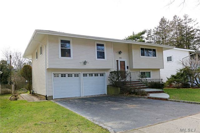 Classic Soundview High Ranch, Great Location, Eik Leads To A Private Deck For Outdoor Dining & Barbeques. Open Lr/Dr, Mbr W/Bth, 2 Add Brs & New Fbth. Lower Level Fr To Outdoor Patio, 4th Br 1/2 Bth Laundry. 2 Car Att Garage. 34 Min Commute To Nyc Via Lirr.