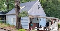 Single Family in Baiting Hollow - Cottage  Suffolk, NY 11933