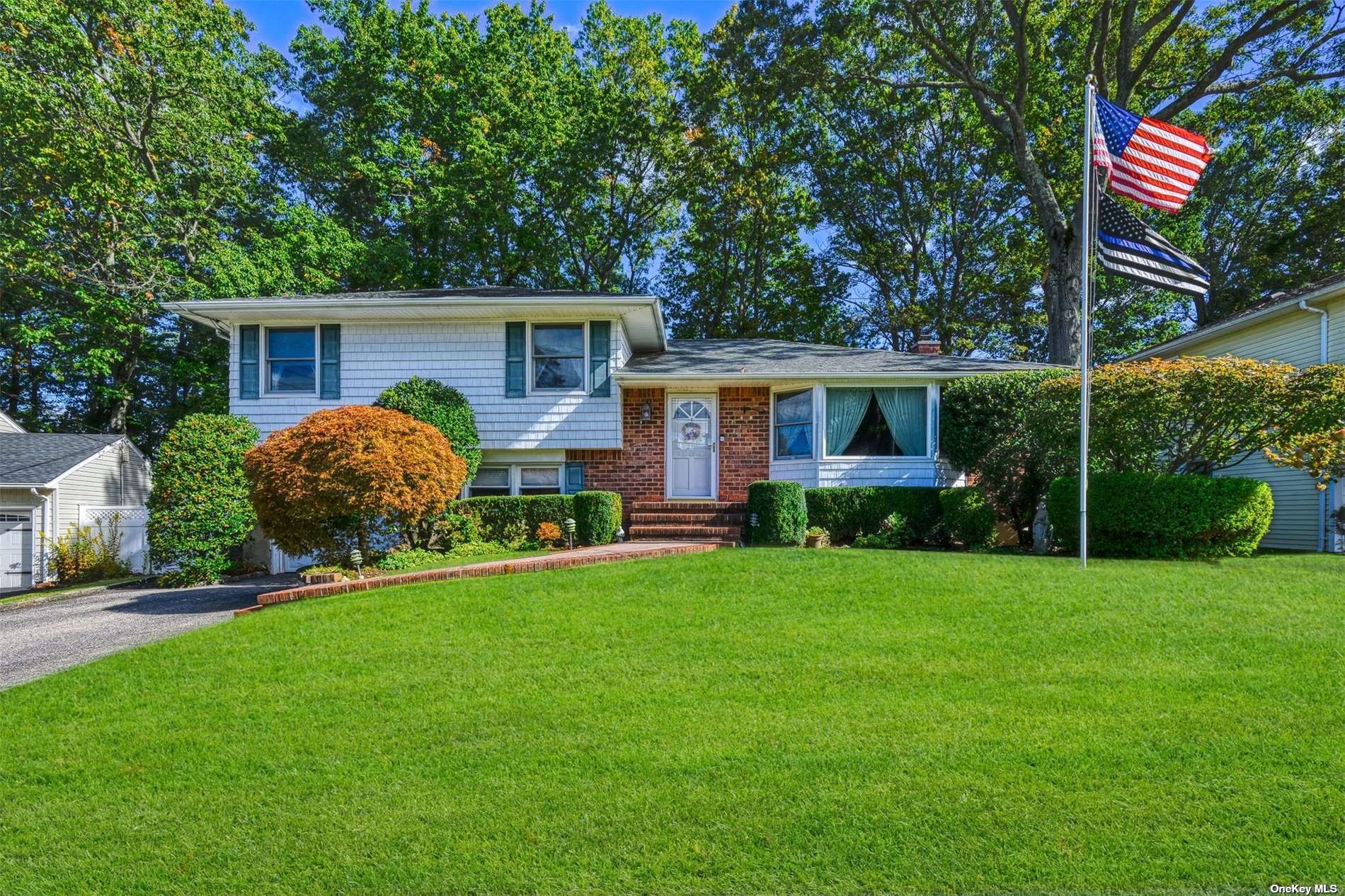 Single Family in Oyster Bay - Wood  Nassau, NY 11771