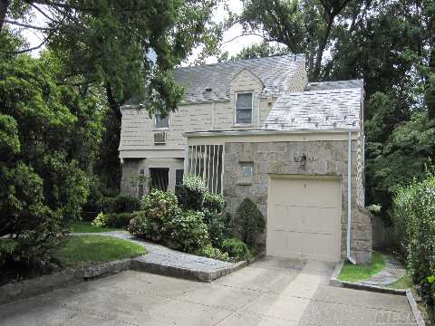 Welcome To This Beautiful, Traditional,Side-Hall Colonial,Located In The Vil. Of Great Neck.A Lge, Exterior,Glassed-In Entry Leads You To This Stone And Cedar 5-Br,3-Bth Home.It Feat. Beautiful,Beige/Oak Floors,Stone Fpl In Lr,Fdr Opens To Huge Fam Rm W/Bar,& Entry To Eik.Magnificent 1/3 Acre.Part Of Gn Park Dist W/Pool/Parks/Tennis.Parking Sticker For Lirr.Close To All.