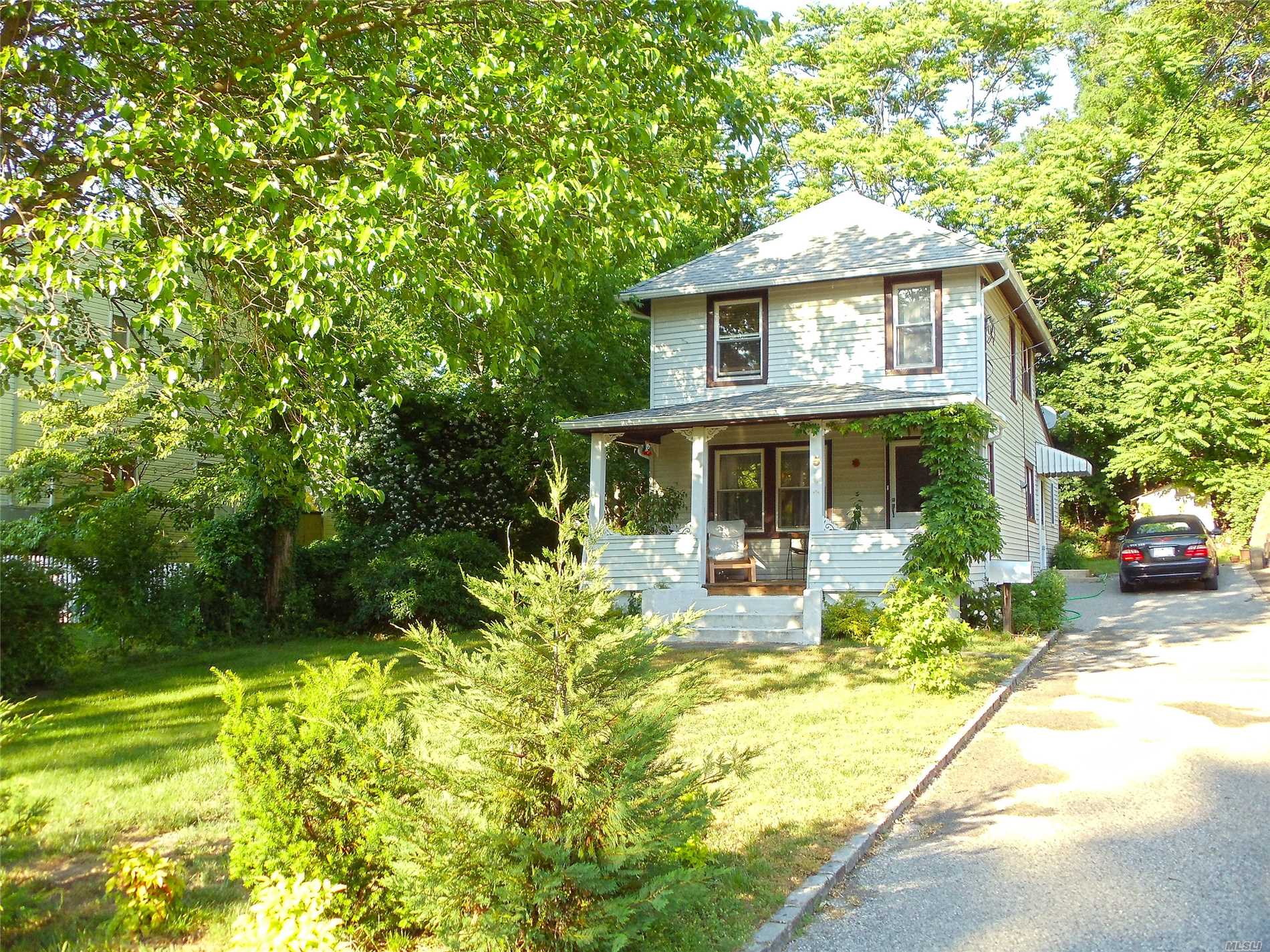 Steps To Hempstead Harbor! Darling 3 Br Colonial A Stone&rsquo;s Throw From The Marina And Beach--Totally Painted From Top To Bottom, New Carpeting & Kitchen Floor, Updated Heating System Added In 2015. Perfect Starter Or Retirement Home. Golf And Beach Privileges.