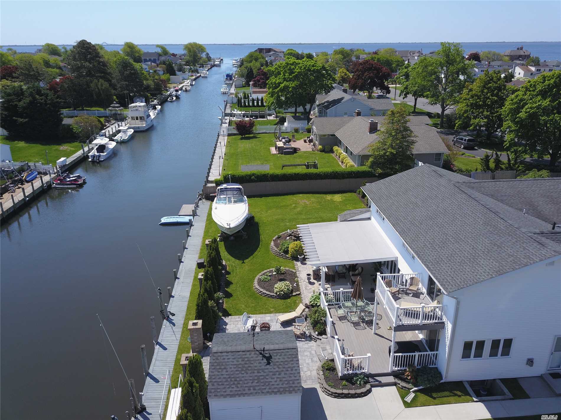 ONE OF A KIND!! Waterfront Gem! 112 Feet Navy Bulk Heading On Magnificently Large Property Located In Desired Willetts Point/West Islip School. Home Boasts Updated Kitchen W/Stainless Steel Appliances, & Granite Counters Open Concept W/Large Dining Rm, & Formal Living Rm. Den W/Gas Fireplace, Mud Rm, Laundry, 2 Car Garage W/Rm For Storage. Master Suite W/Wic & En Suite. Separate Quarters For Parents 2nd Floor Includes 4 Brs, Foyer, 2 F Baths &Great Rm/Media Rm. I Beam Constr.No Sandy Damage Xzone