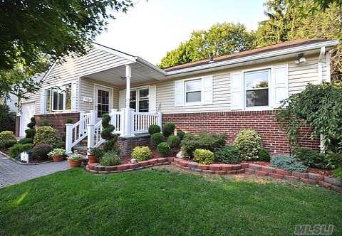 Fabulous 3 Bedroom, 2 Full Bath Expanded Ranch On A Peaceful, Tree-Lined Street. Updated Eat-In Kitchen W/ Solid Oak Cabinets And Stainless Steel Appliances, Large Formal Dining Room, Family Room W/Full Bath, And A Full Partially Finished Basement. Hardwood Floors Throughout. Close To The L.I.R.R. & Shopping.