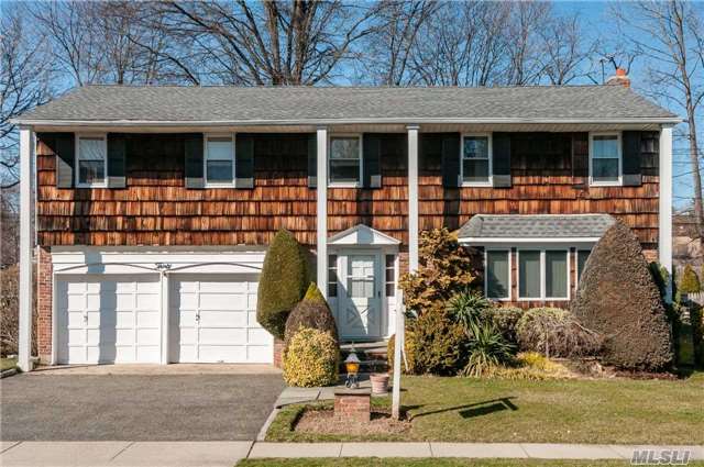 Well Maintained Colonial W/ 4 Large Bedrooms. Master Bedroom Featuring Master Bath, Dressing Suite And 2 Wic. Huge Family Room Leading Out To Spacious Backyard. Hardwood Floors, Cac, In-Ground Sprinklers, Full Unfinished Basement W/ High Ceilings. Truly A Wonderful House To Make Your Own!