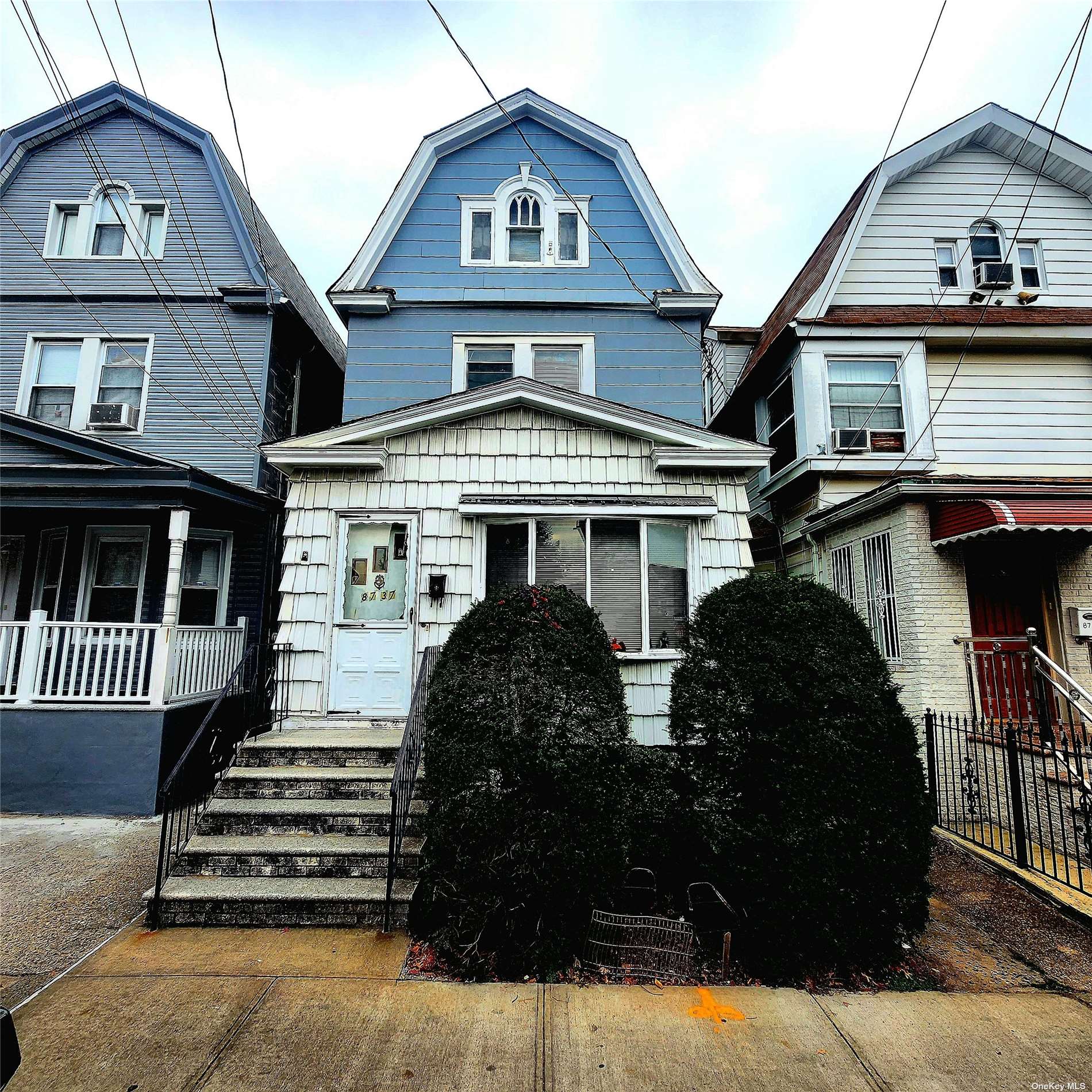 Single Family in Woodhaven - 90th  Queens, NY 11421