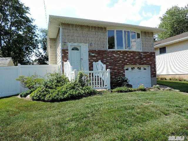 Spacious Home Located On A Private Cul De Sac. Beautiful Wooded View Off Front Of Home (No Houses On Opposite Side Of Rd.) All New Ss Appliances,  Freshly Painted,  Hw Floors,  New Carpet,  Newer Windows,  Updated Kitchen And Bath,  Large Den With Wood Burning Fireplace,  In Ground Sprinklers (7 Zone).Woodward Parkway Elementary. Prof Landscaped Property,  Lg Back Yard And More!