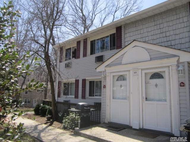 Beautiful Rare 3 Br Upper Corner, Nicely Updated Eik, Nicely Updated Bath, Brand New Carpet,  Double Closets In Master Br, One Pet Allowed, Dog Under 20 Lbs, Close To Dog Park, Maintenance Incl: Heat, Water, Taxes, Landscaping, Snow Removal, Double Spot For Parking, Updated Windows & Roof, Extra Storage In Bsmt, Smithtown Sd, Close To Shopping & Parkways
