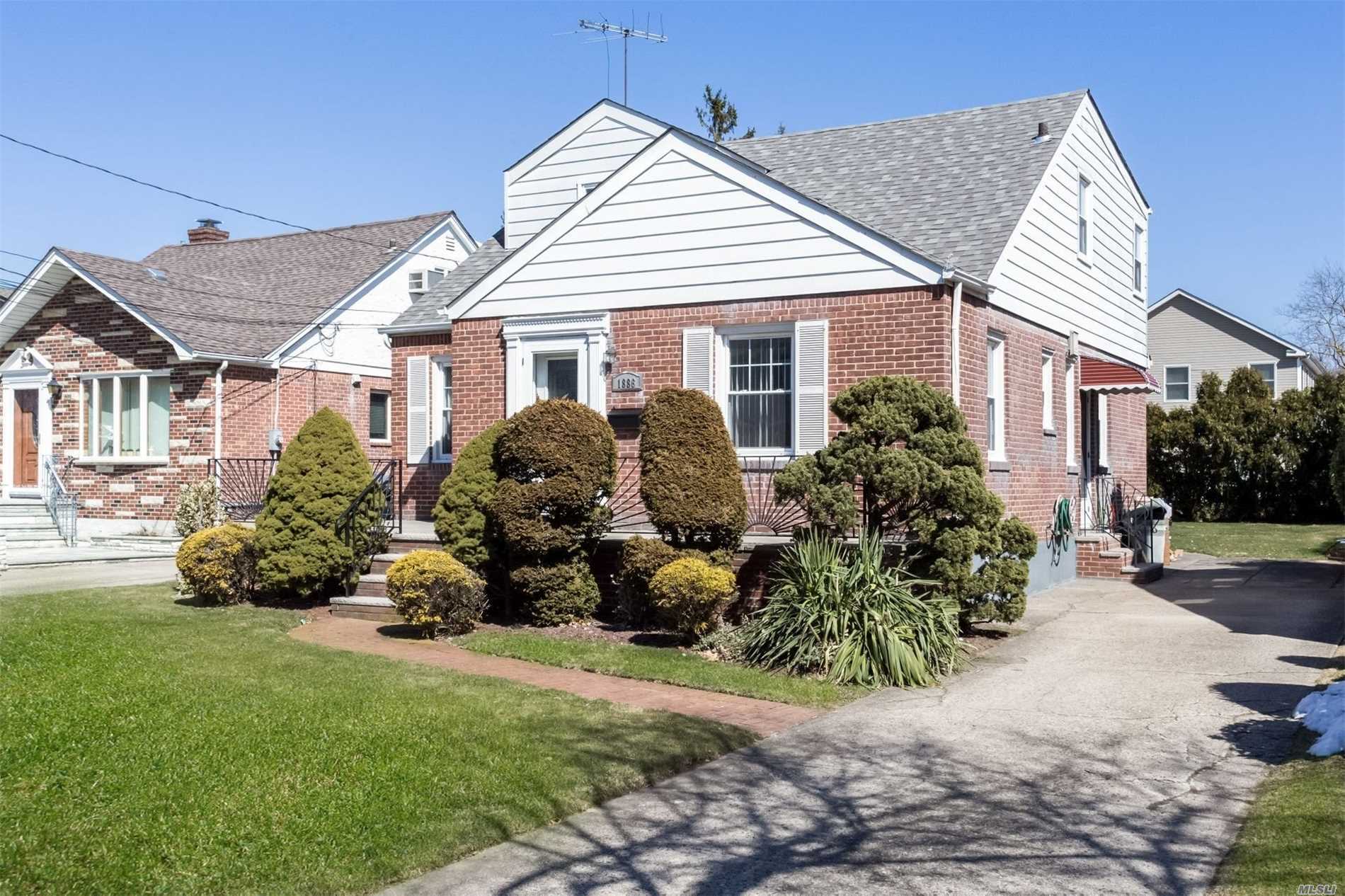 A Rare Find In New Hyde Park Featuring An Oversized Lot, Great Neck Schools, 5 Bedrooms, 2 Full Baths, Living Room, Dining Room, Eat-In Kitchen, Full Basement, Heating Unit Replaced In 2014. Roof Less Than 10 Years Young. Close To Major Expressways, Shopping Centers And Hospitals.