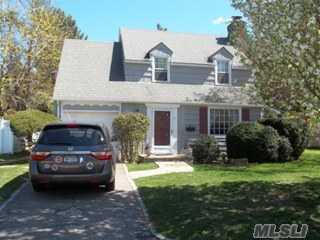 Fantastic Country Colonial In Cul-De-Sac Community With New Stainless Steel And Cherry Eat-In-Kitchen(Designer). New Hot Water Heater, New Appliances, Newish Roof. Large Lot 60 X 100. Finished Basement, New Washer And Dryer High Efficiency Large. New 2 Baths, Large Additional Family Room, Mid-Block Location. Beautiful Hard Wood Floors In The Famous Roslyn School District. 