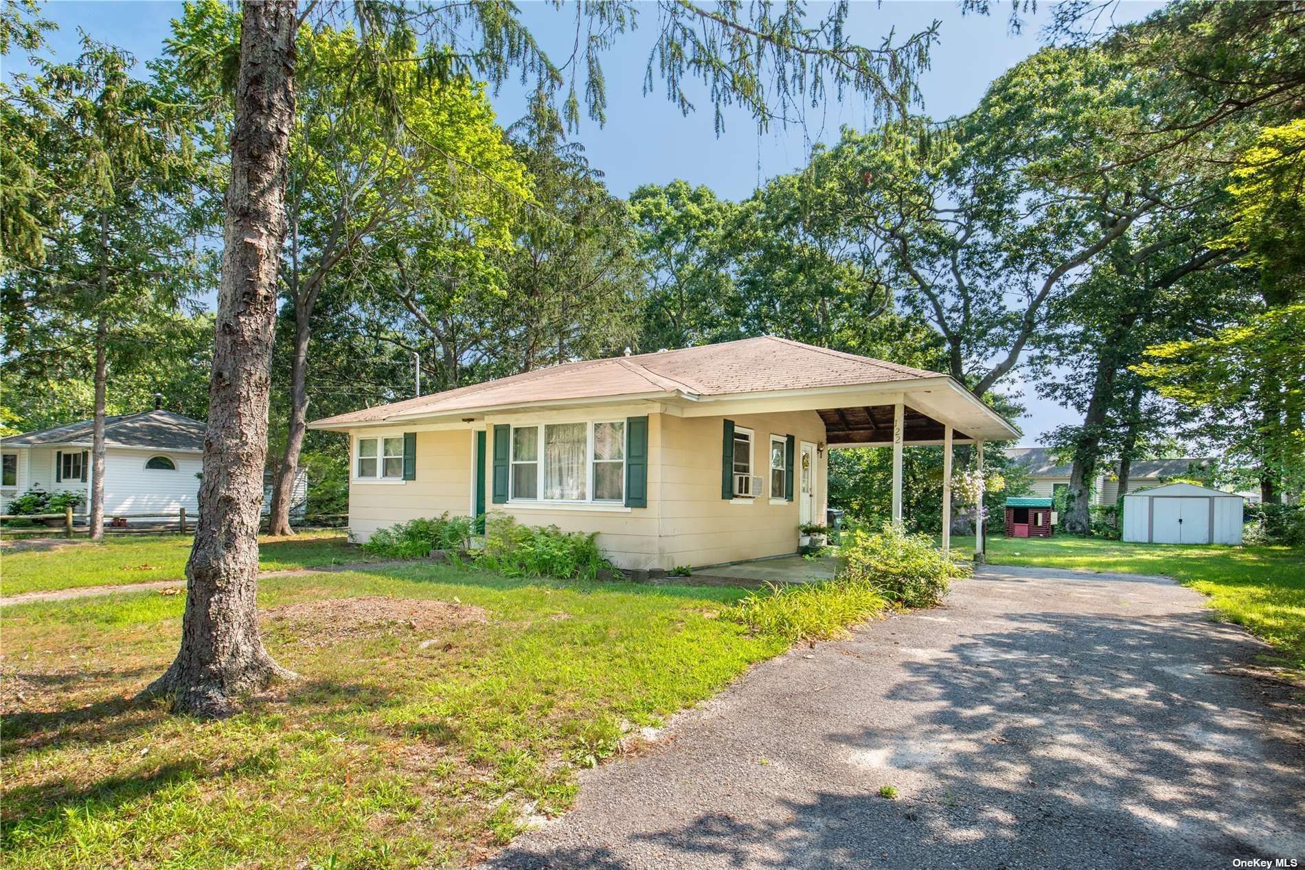 Listing in Flanders, NY