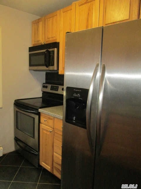 Empty & Waiting For You. With Hardwood Floors, A Brand New Kitchen And Super Clean Bathroom, All This Unit Needs Is For You To Unpack, Bring Your Pets And Enjoy The Amenities!