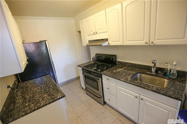 Largest Unit In The Building. 3 Bedrooms, Large Living Room, Large Closets, And Updated Kitchen. Very Convenient Location. Close To Transportation, Expressways, Subway, Parks, Shopping, And Dining. No Flip Tax. Waiting List For Parking Space.