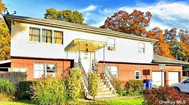 Single Family in Huntington Station - 8th  Suffolk, NY 11746