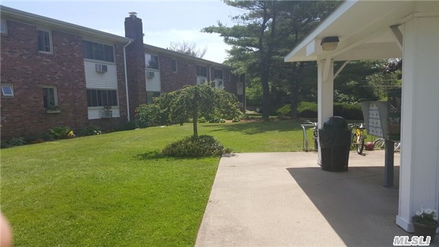 This Is A Fannie Mae Homepath Property. Lovely One Bedroom Apartment With Huge Living Room/Dining Room, Efficiency Kitchen, 1 Full Bath & Hardwood Floors. Amenities Include Community In Ground Pool, Workout Room And Clubhouse. Close To Long Island Railroad, Main Road With Shopping & Theaters, Long Island Expressway, Schools & Highways. Great For Commuters!