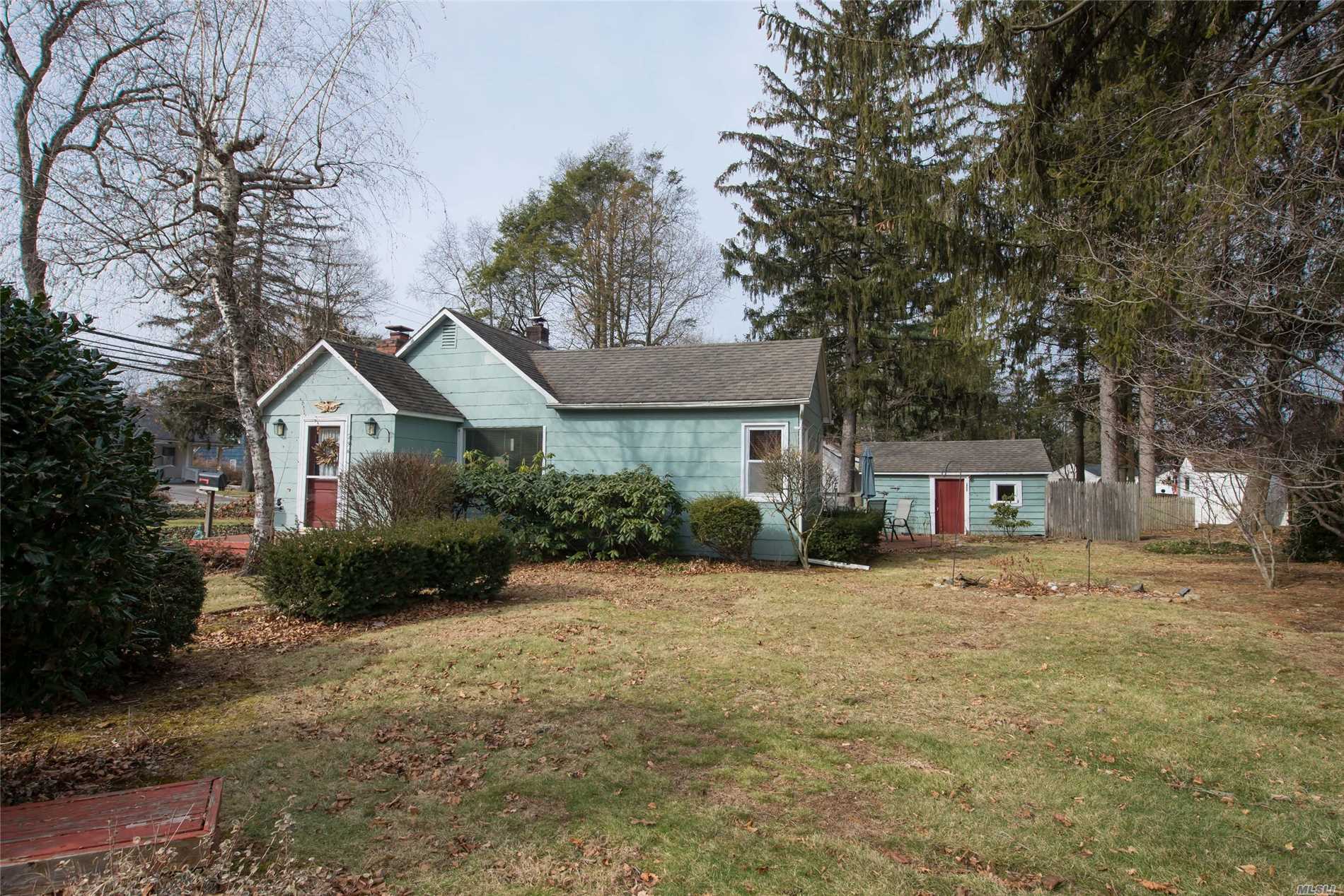 Absolutely Adorable 2 Bedroom Ranch Need Some Tlc Located In Sd 13 Great For 1st Time Homebuyers Why Rent When You Can Own Or Downsizers !! This Ranch Has Charm And Personality Great Property With Gardens Throughout. Low Taxes !! This Is Such A Great Home !!