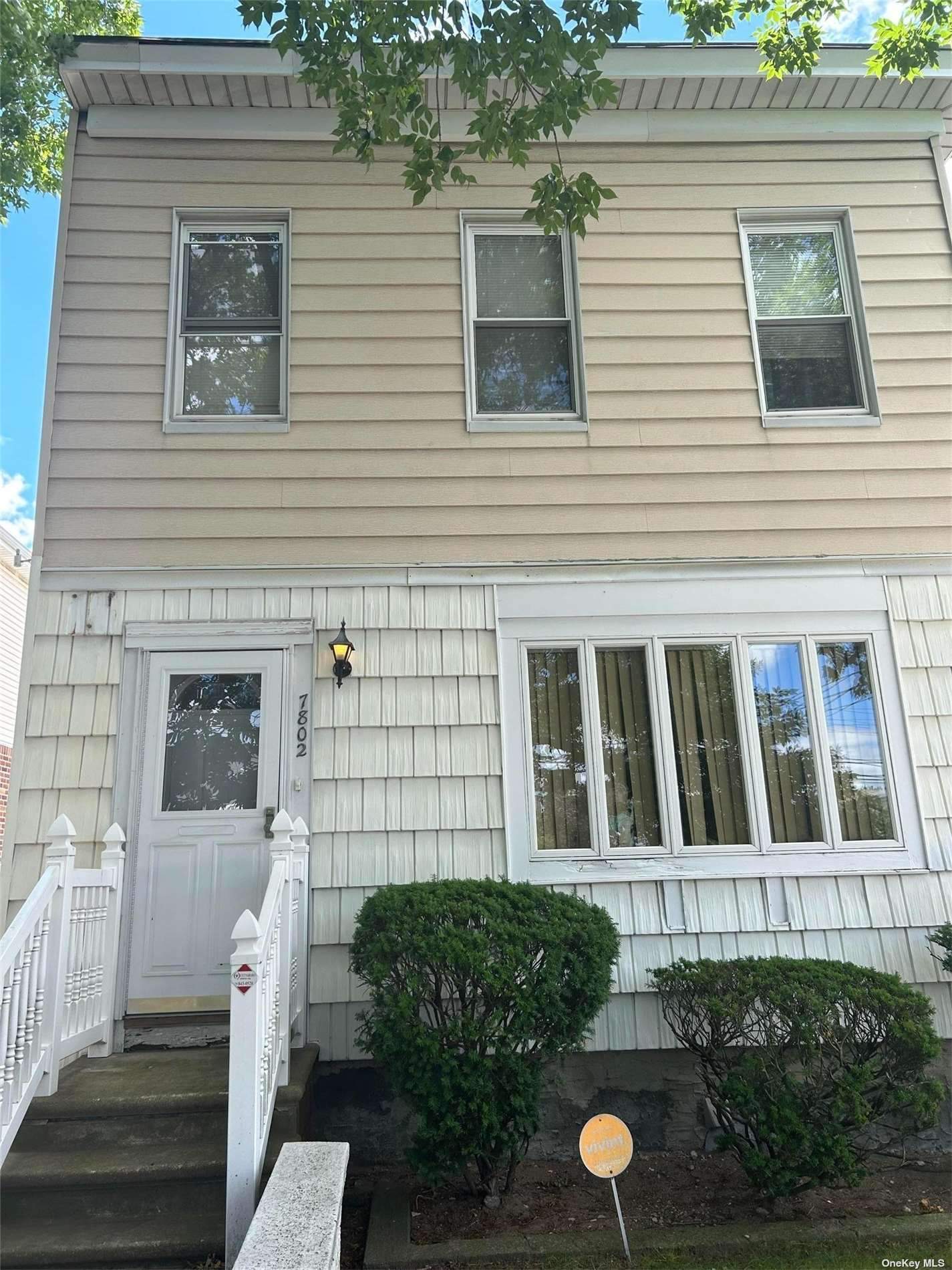 Single Family in Ozone Park - Pitkin  Queens, NY 11417