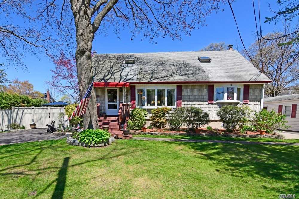 Listing in Smithtown, NY