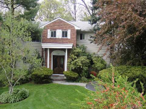 Elegant Majestic Ch Colonial Beautifully Set Back On 1+Acre Of Rolling Property.Newly Renovated 2nd Fl All New Wood Floors,Den W New Wood Floor & Crown Molding & Fireplace.New Portico & Mahogany Front Door.Updated Kitchen W Granite & Hardwood Floors & Sliding Doors Lead To A Spacious Deck.New Alarm Plus Membership To The Fabulous East Hills Park.Roslyn Sd.