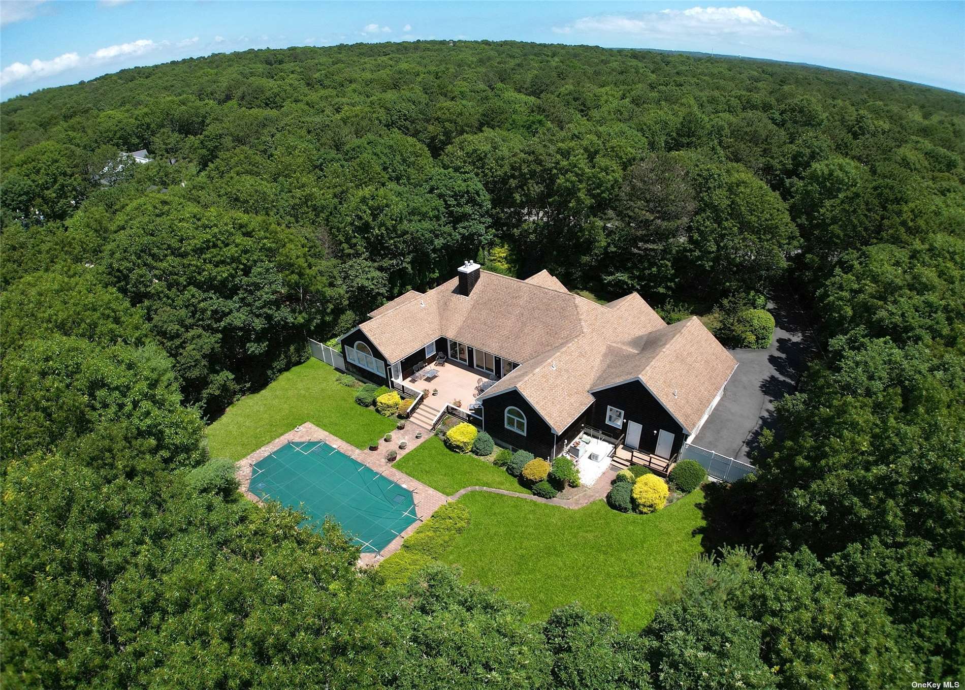 Single Family in East Quogue - Corbett  Suffolk, NY 11942