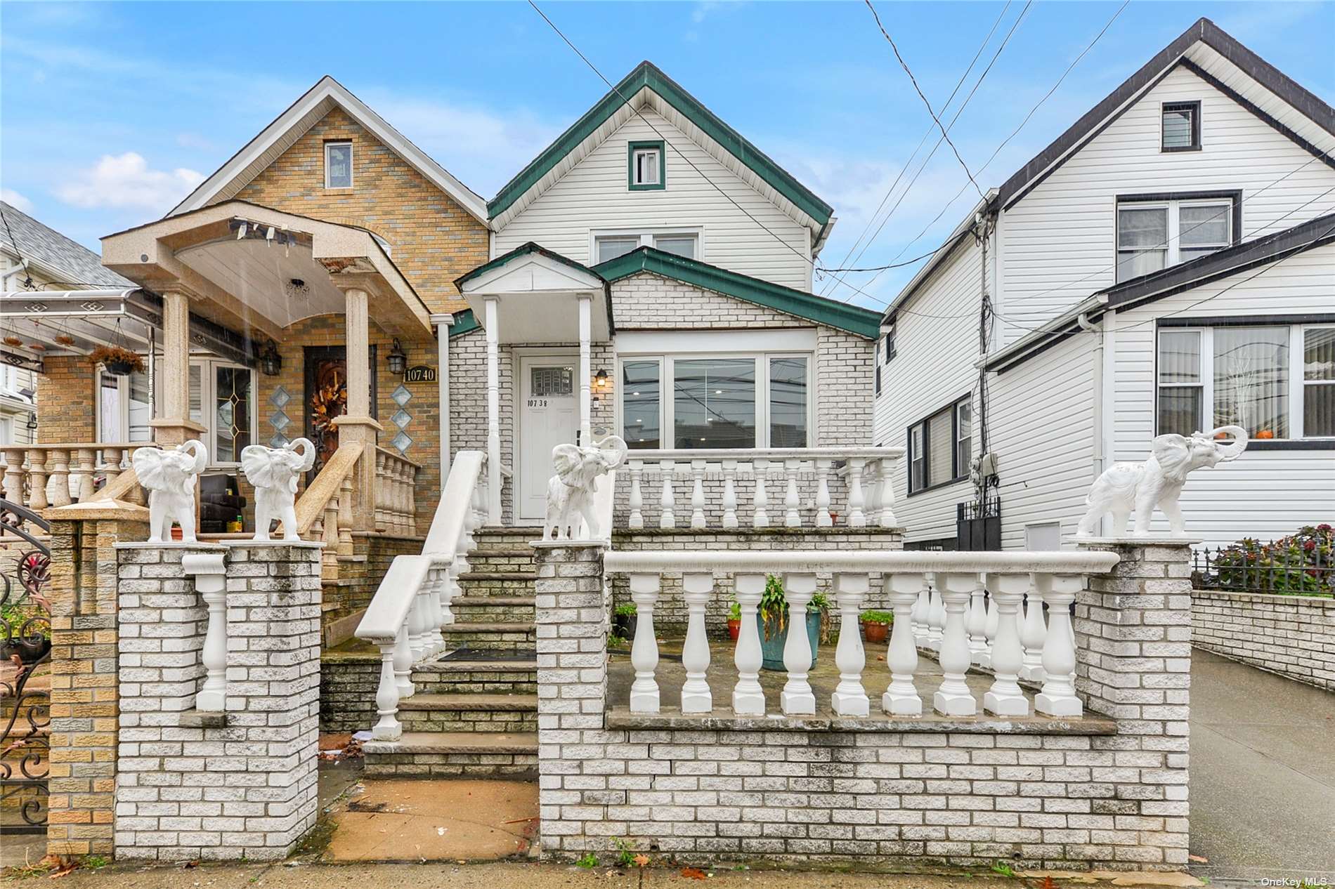 Single Family in Richmond Hill South - 121st  Queens, NY 11419