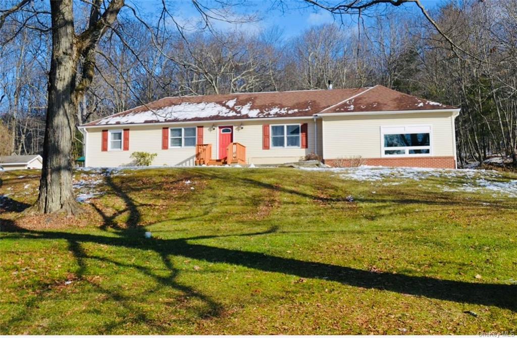 Single Family in Wawarsing - Cragsmoor  Ulster, NY 12566