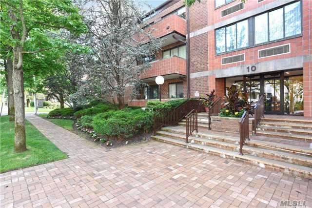 Great Neck. Bright Open Space, Front Facing Corner 2 Bed 2.5 Bath Condo In Heart Of Great Neck, Large Lr, L-Shaped Dr, Master W/Master Bath W/Jacuzzi, Second Br, Bath, Powder Room, Kitchen, Balcony, Laundry In Unit, Doorman, Storage, 2 Car Garage,  North Or South Great Neck Schools, Walk To Town, Lirr, Shopping, Access To Great Neck Pool, Ice Skating, Tennis, Marina, Parks