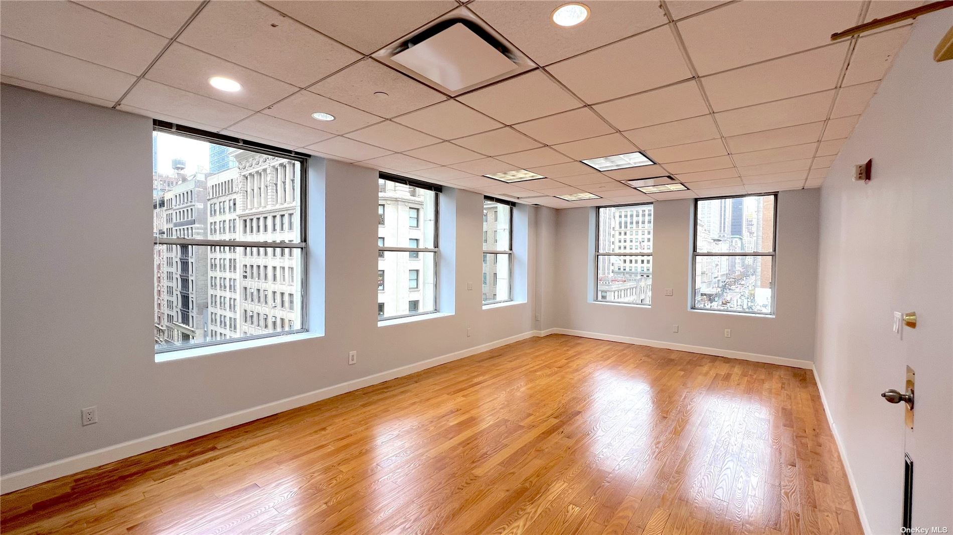 Commercial Lease in New York - 5th  Manhattan, NY 10016