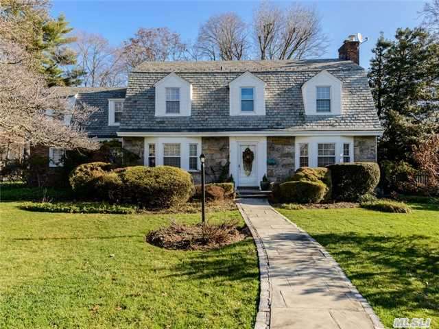 Charming Center Hall Colonial In Mint Condition With All Amenities. Move Right In. Convenient Location To All. Membership In East Hills Park.