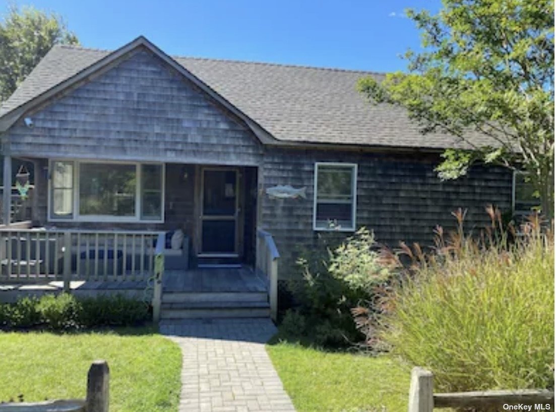 House in Seaview - Crescent  Suffolk, NY 11770