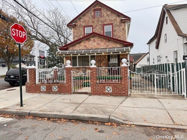 Single Family in Springfield Gardens - 145th  Queens, NY 11413