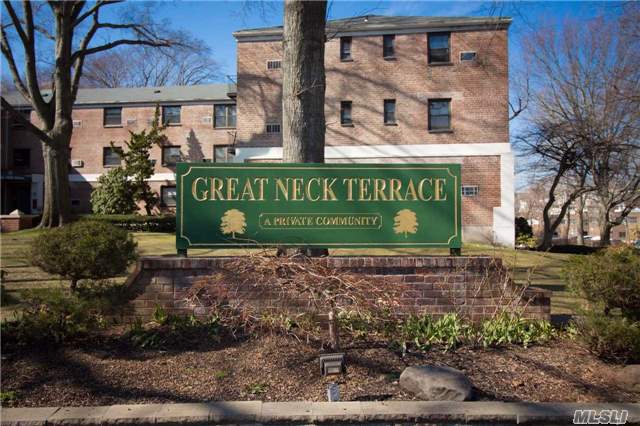 Lovely Mint Condition Second Floor Unit, Updated Kitchen & Bathroom. 1 Bdrm 1 Ba Lr/Dr. Many Amenities Pool , Volley Ball Court , Basket Ball Court, Doggie Park, Kiddie Park To Name A Few. Parking Spot Included In Price!!! Close To Shopping And Close Lirr / Transportation . Plenty Of Closets