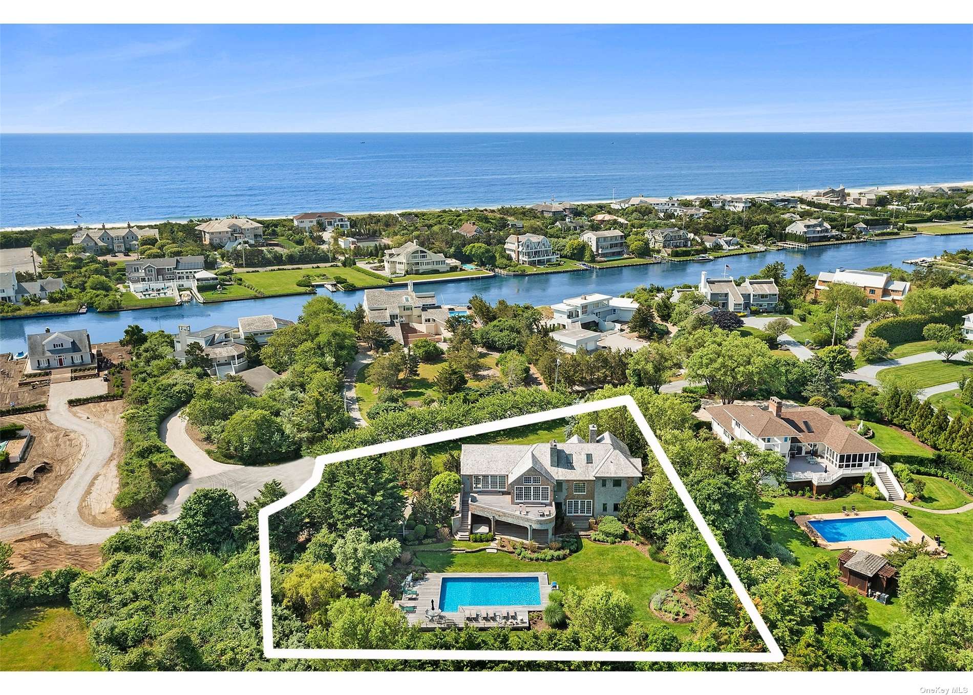 Single Family in Quogue - Leaward  Suffolk, NY 11959