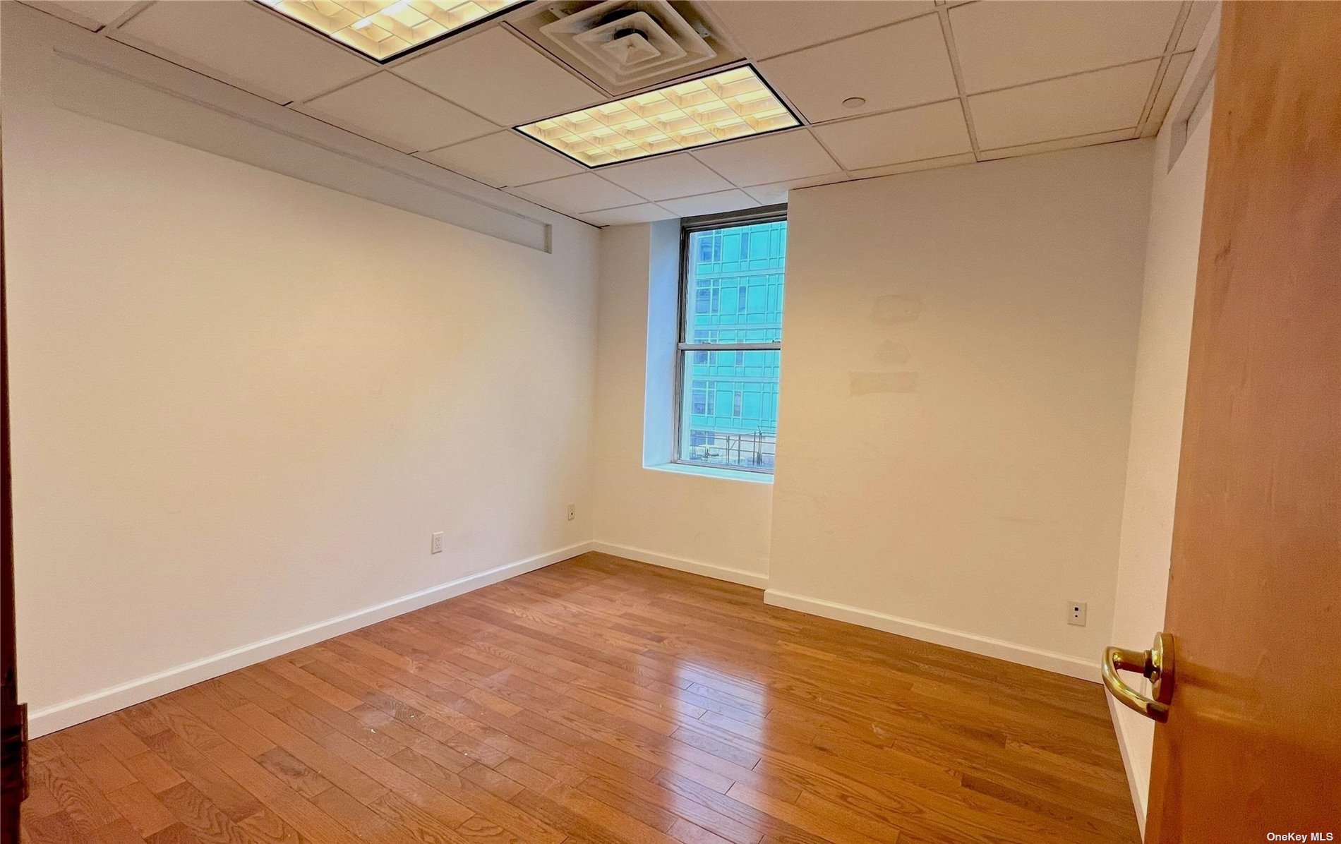 Commercial Lease in New York - 5th  Manhattan, NY 10016