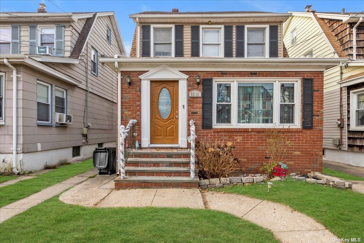 Single Family in Floral Park - 245th  Nassau, NY 11001