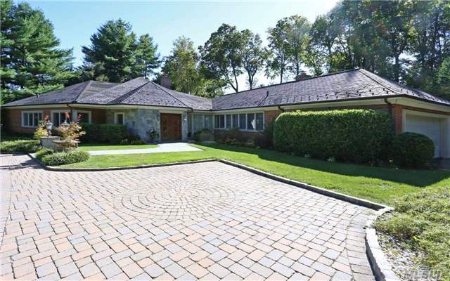 Sprawling Fully Renov. Ranch On A Quiet & Prestigious Tree-Lined St. 4 Bdms, 3.5 Bths, Maid&rsquo;s Rm+ Bth. Sunny & Open Flr Plan. Perfect For Entertaining. This Fabulous House Offers A Gourmet Eat-In Kitchen, Granite Counter-Tops, Top-Of-The-Line Appliances. Living Rm W/2-Sided Fireplace Leads To Large Den And Formal Dining Rm. Beautifully Landscaped Backyard W/Inground Pool.