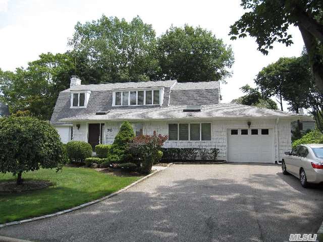 Colonial In Top Location On An Interior Tree-Lined Street In The Heart Of Strathmore/East Hills. This Home Is Convenient To The East Hills Park And Pool,  Schools And Transportation. Roslyn Schools.