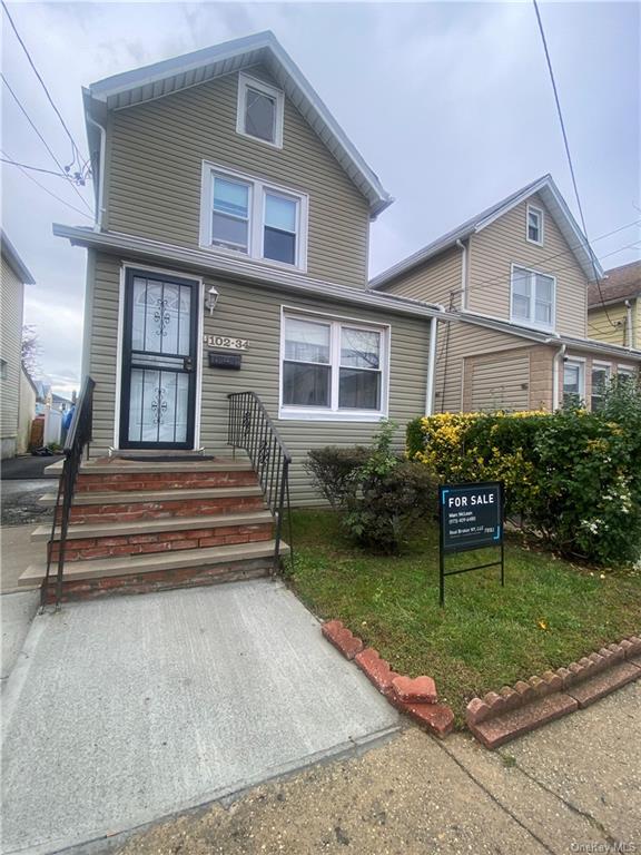 Single Family in Queens Village - 216th  Queens, NY 11429