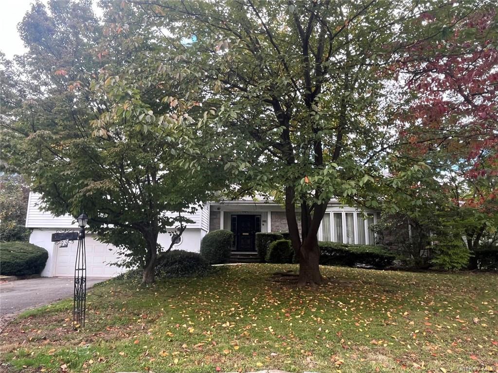 Single Family in Yonkers - Bobolink  Westchester, NY 10701