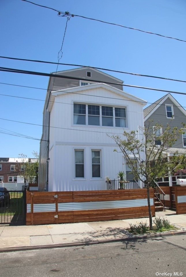 Apartment in Rockaway Beach - Beach 92nd  Queens, NY 11693